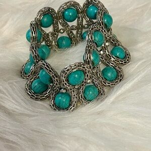 ☀️Excellent Condition ☀️Women’s Elegant Silver and Turquoise Stretchy Bracelet